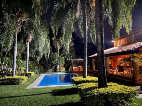SUPERB VILLA RETREAT IN BEAUTIFUL GATED COMMUNITY WALKING DISTANCE FROM LOCAL SHOPS